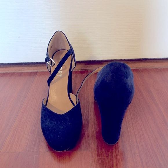 Report blue suede shoes. Size 8. Never worn. New condition - Picture 1 of 4